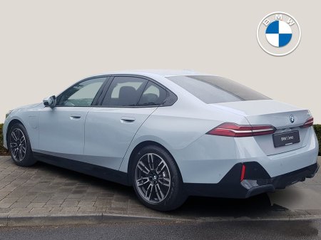 2026 BMW 5-Series - photo 2