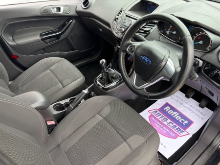 2016 Ford Fiesta - photo 2