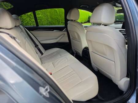 2022 BMW 5-Series - photo 10