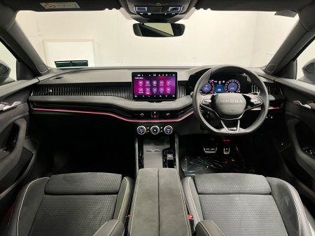 2025 Skoda Superb - photo 2