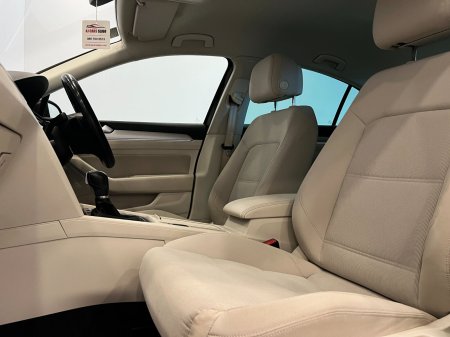 2019 Volkswagen Passat - photo 23