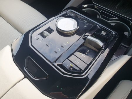 2024 BMW 5-Series - photo 10