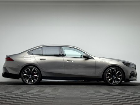 2025 BMW 5-Series - photo 8