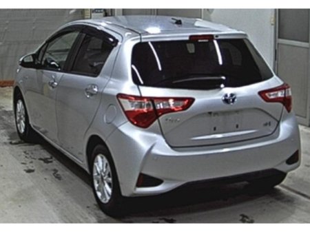 2018 Toyota Vitz - photo 3