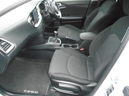 2022 Kia Ceed - photo 4