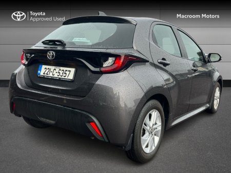 2022 Toyota Yaris - photo 2