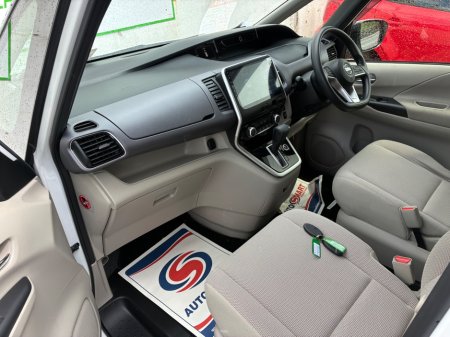 2018 Nissan Serena - photo 13