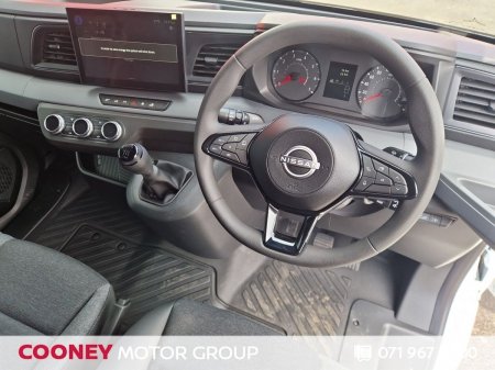 2027 Nissan Interstar - photo 2