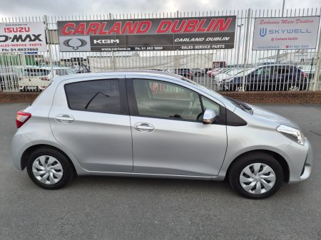 2019 Toyota Vitz - photo 2
