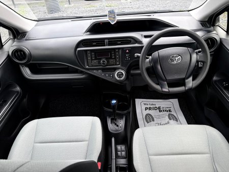 2015 Toyota Aqua - photo 8