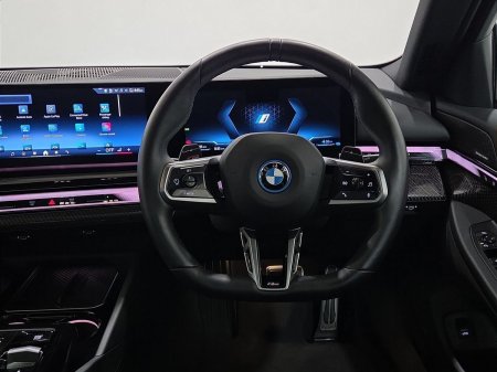 2024 BMW 5-Series - photo 5
