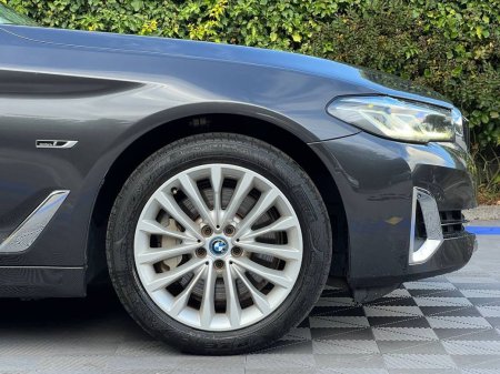 2022 BMW 5-Series - photo 9