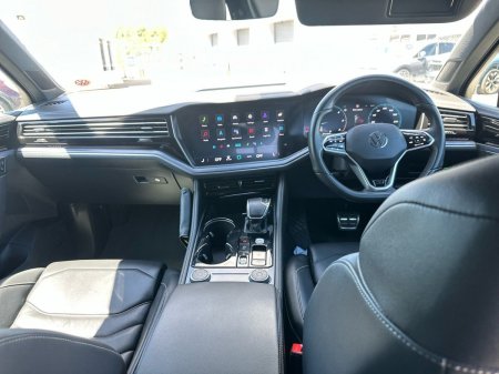 2024 Volkswagen Touareg - photo 8