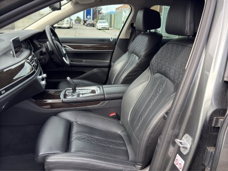 2019 BMW 7-Series - photo 12