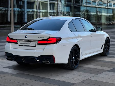 2021 BMW 5-Series - photo 6