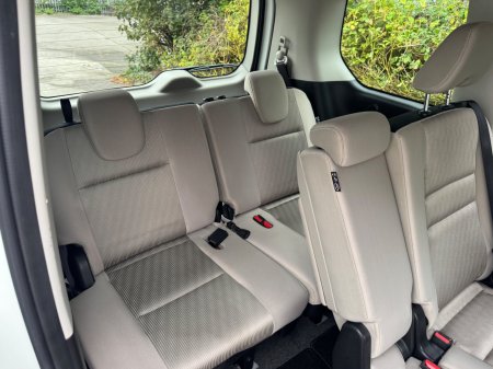 2017 Nissan Serena - photo 15
