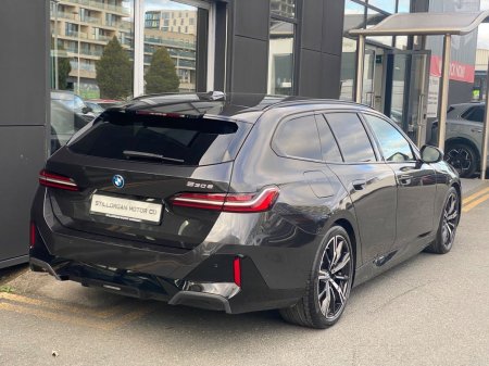 2025 BMW 5-Series - photo 4