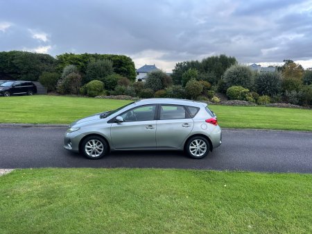 2015 Toyota Auris - photo 2