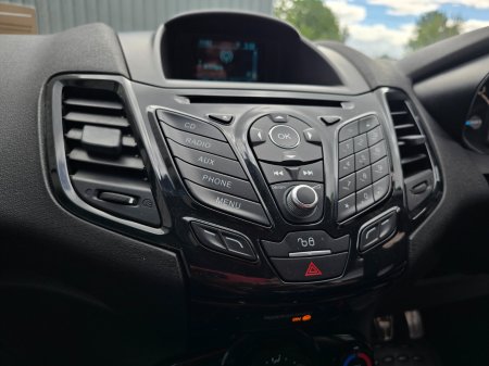 2015 Ford Fiesta - photo 15