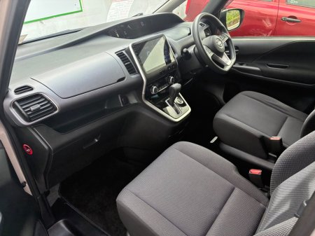 2017 Nissan Serena - photo 16