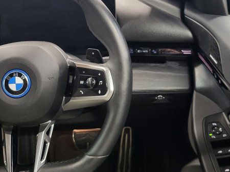 2024 BMW 5-Series - photo 18