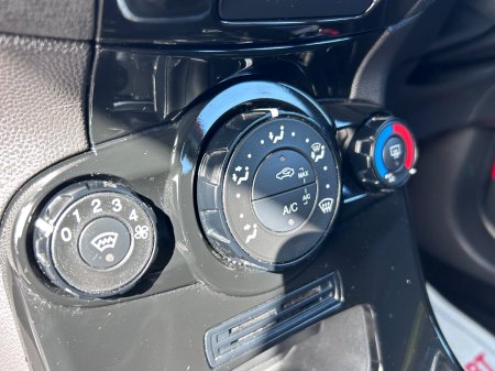 2014 Ford Fiesta - photo 17