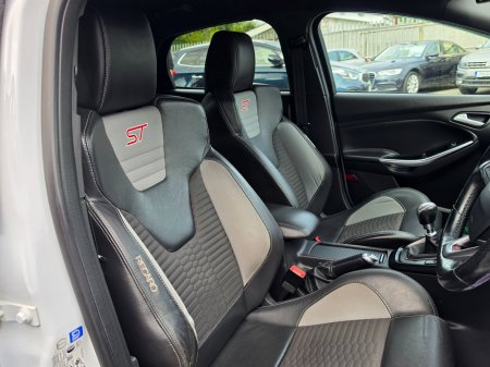 2016 Ford Focus - photo 17
