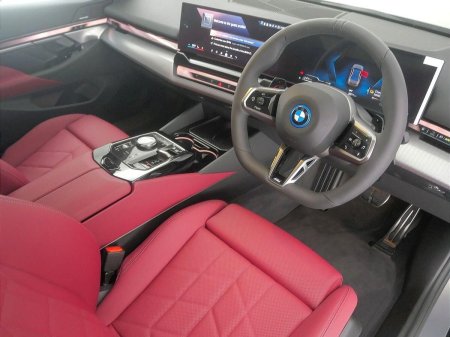2026 BMW 5-Series - photo 6
