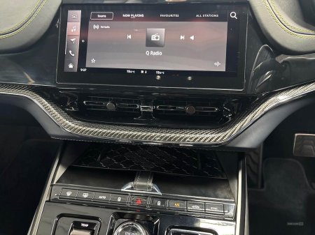 2025 Aston Martin DBX - photo 30