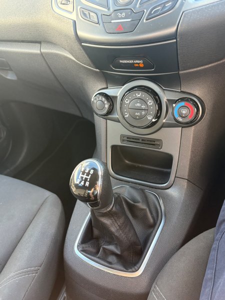 2015 Ford Fiesta - photo 13