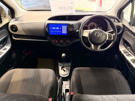 2014 Toyota Vitz - photo 13