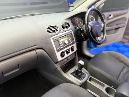 2005 Ford Focus - photo 16