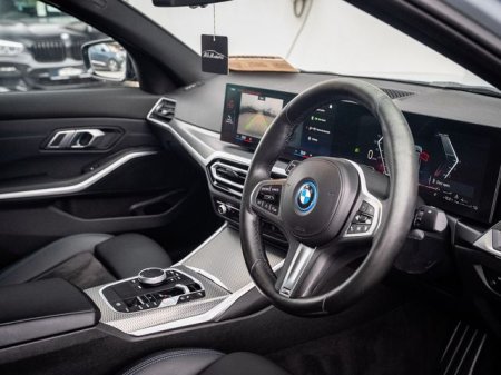 2023 BMW 3-Series - photo 8