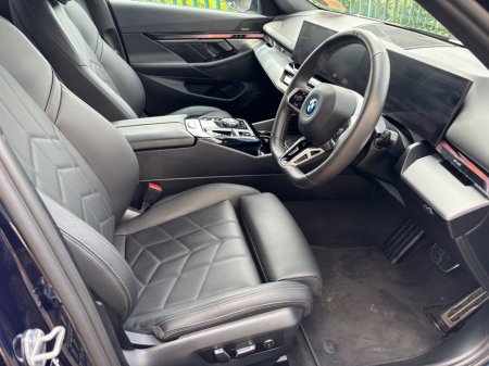 2025 BMW 5-Series - photo 11