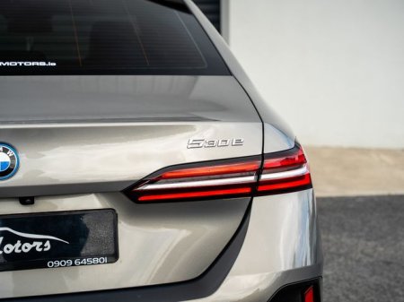2024 BMW 5-Series - photo 7