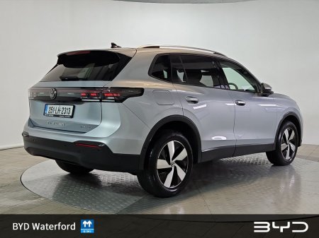 2025 Volkswagen Tiguan - photo 3