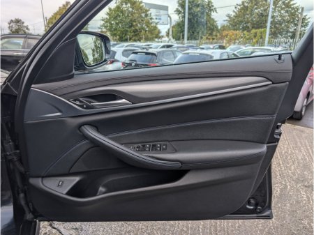 2023 BMW 5-Series - photo 12
