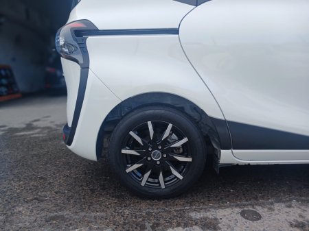 2017 Toyota Sienta - photo 16