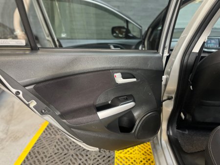 2013 Honda Insight - photo 17
