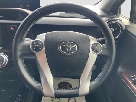 2015 Toyota Aqua - photo 15