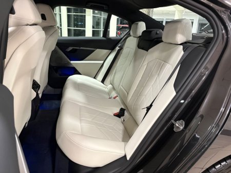 2026 BMW 5-Series - photo 18