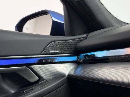 2024 BMW 5-Series - photo 17