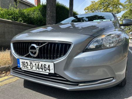 2016 Volvo V40 D2 (120hp) Momentum Edition
