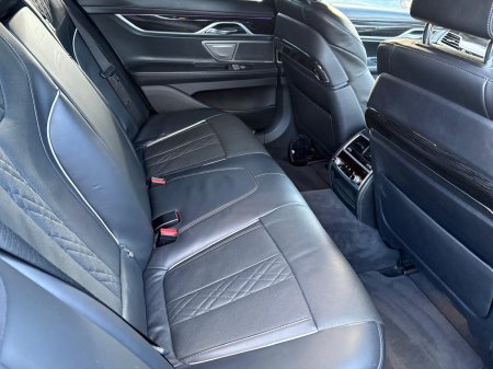 2017 BMW 7-Series - photo 17