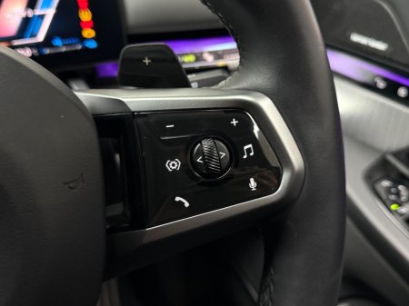 2025 BMW 5-Series - photo 24