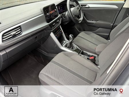 2025 Volkswagen T-Roc - photo 2