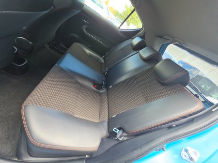 2015 Toyota Aqua - photo 14