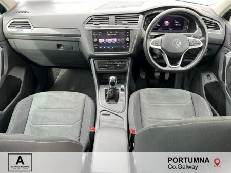 2023 Volkswagen Tiguan - photo 2