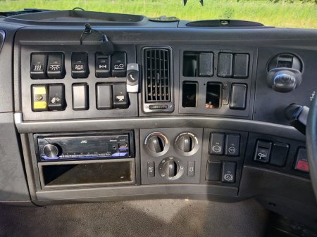 2011 Volvo FM11 - photo 17