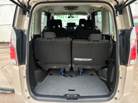 2017 Nissan Serena - photo 10